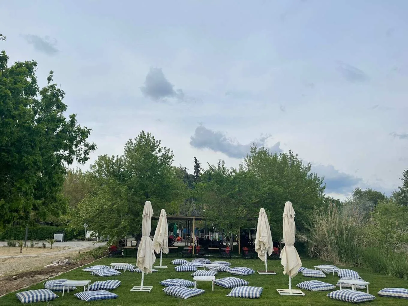 Biyer Cafe Beach Camping